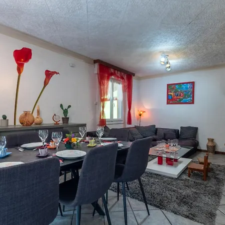 בקתה Chez Corinne *